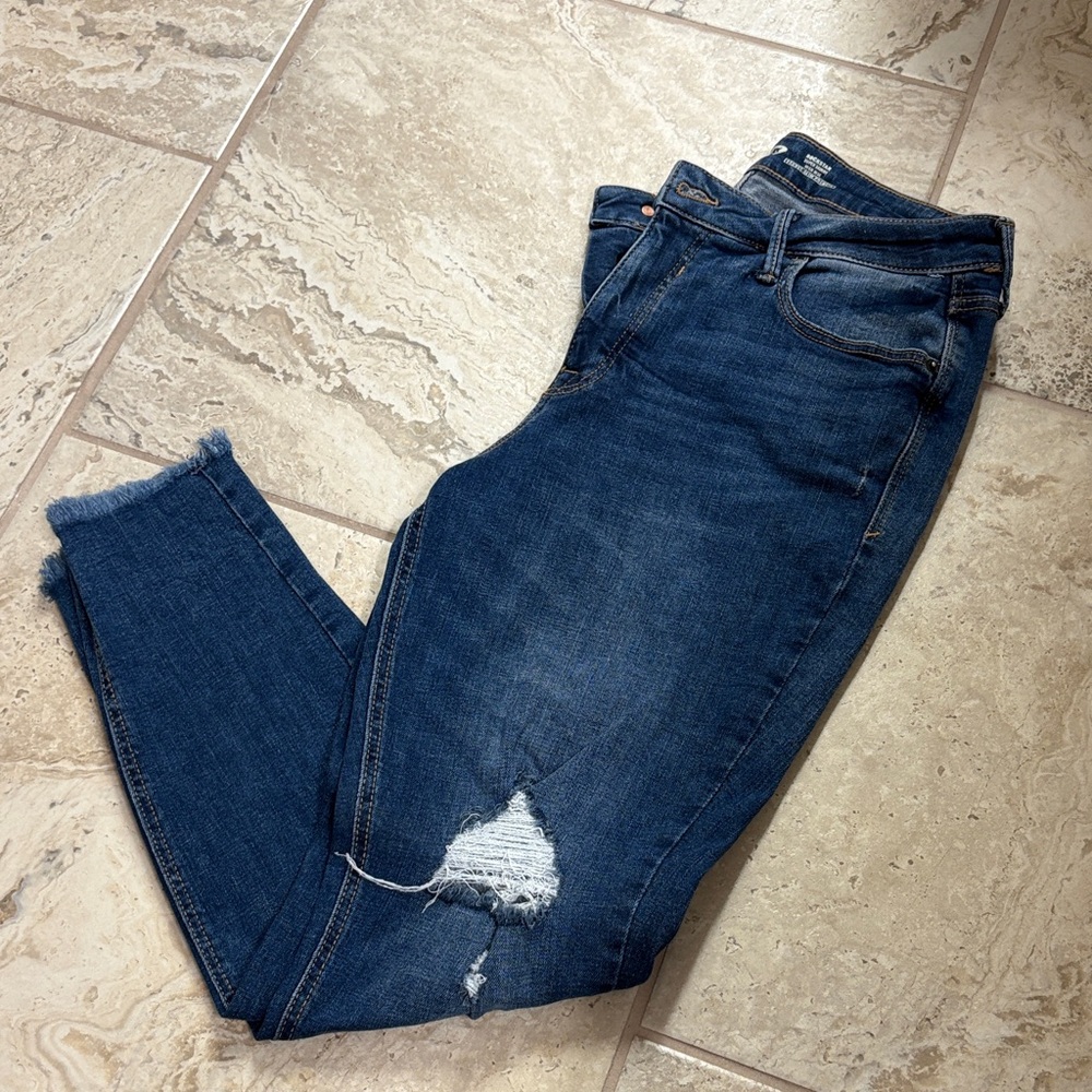 Women’s high rise skinny leg jean